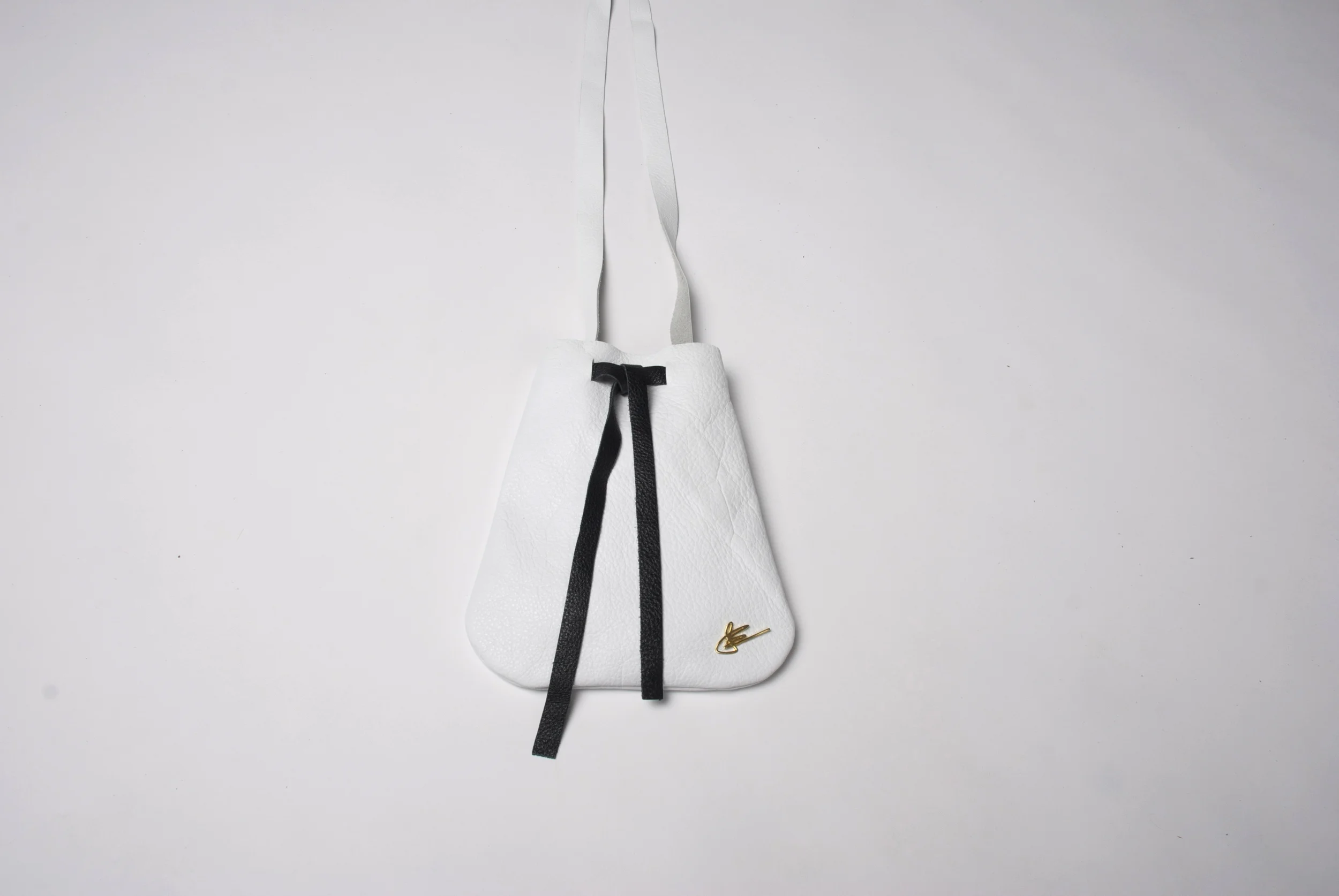 The Pouch Medium with Gold Signature — J. ELSTER